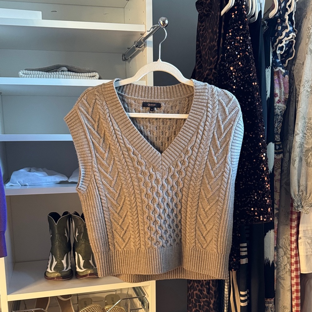 Quince V-Neck Cable Knit Sweater Vest - Tan